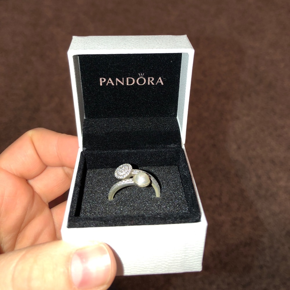 Pandora ring in great condition!!